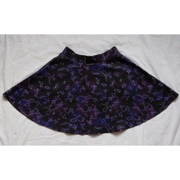 Hot Topic Constellations Skater Skirt Purple Black Mystical Goth Punk Juniors SM - Picture 2 of 10